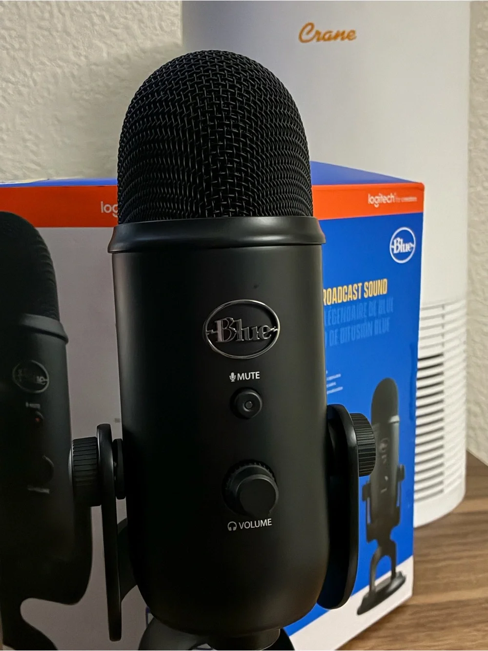 Yeti Microphone - Black - Professional Broadcast Sound